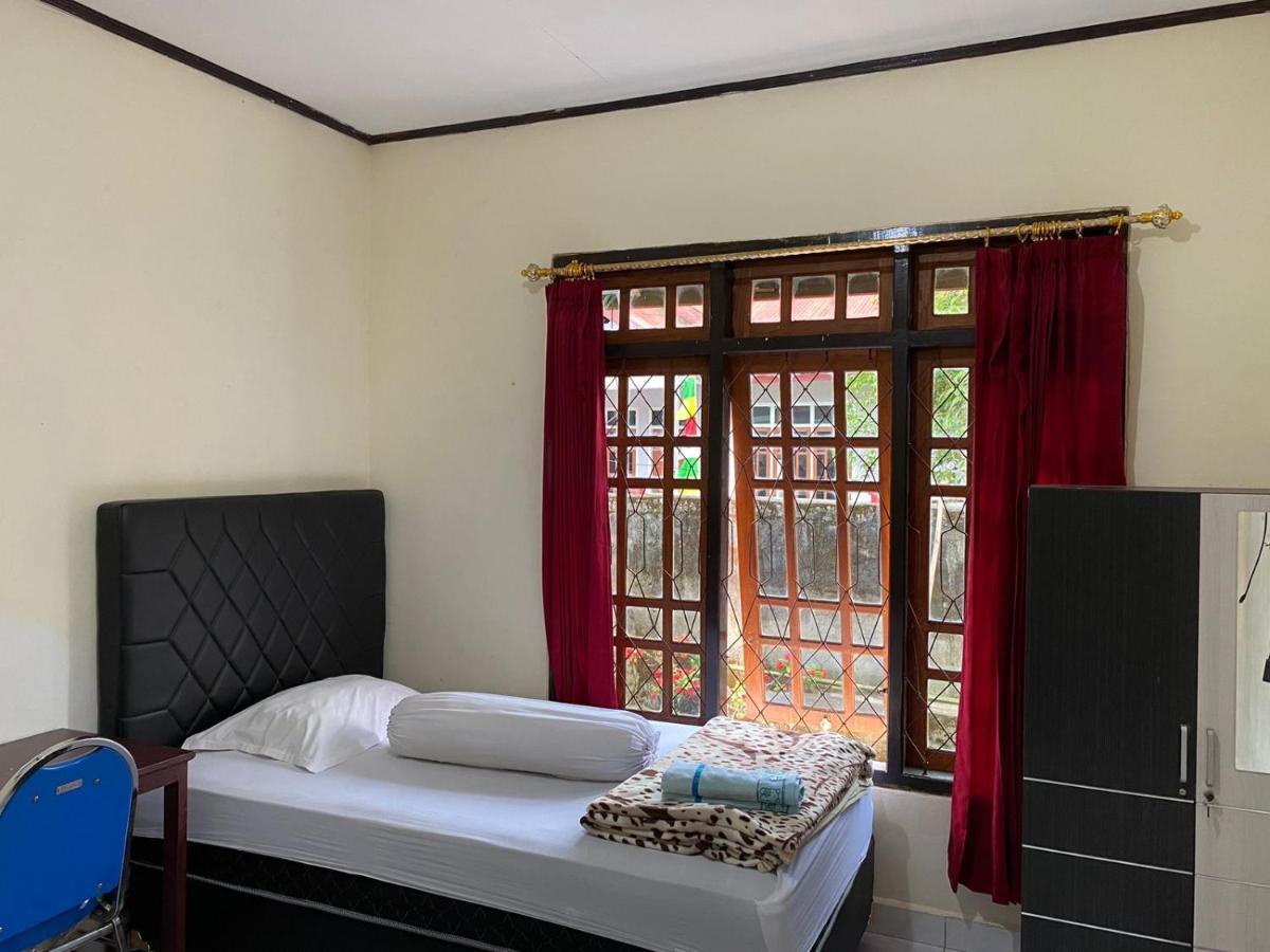 Mawar Bed And Breakfast Bajawa Esterno foto